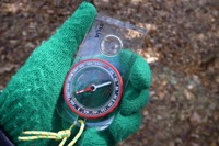 コンパスで方角を見る