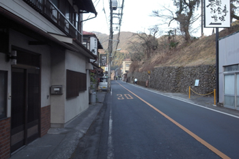 御岳の集落を歩きます。