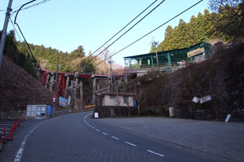 ケーブルカー下