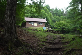 一杯水避難小屋